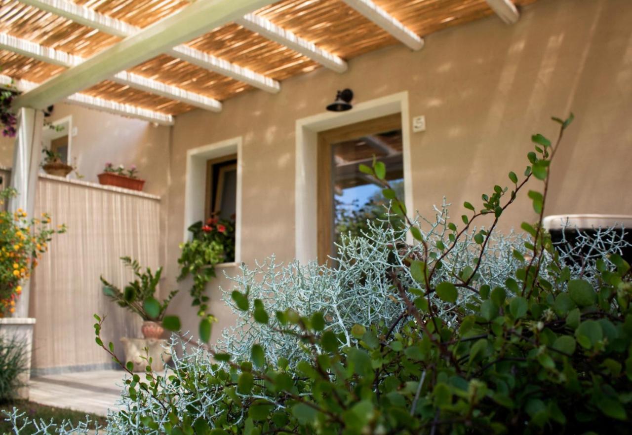 Acquamaris Tuerredda Bed & Breakfast เตวลาดา ภายนอก รูปภาพ